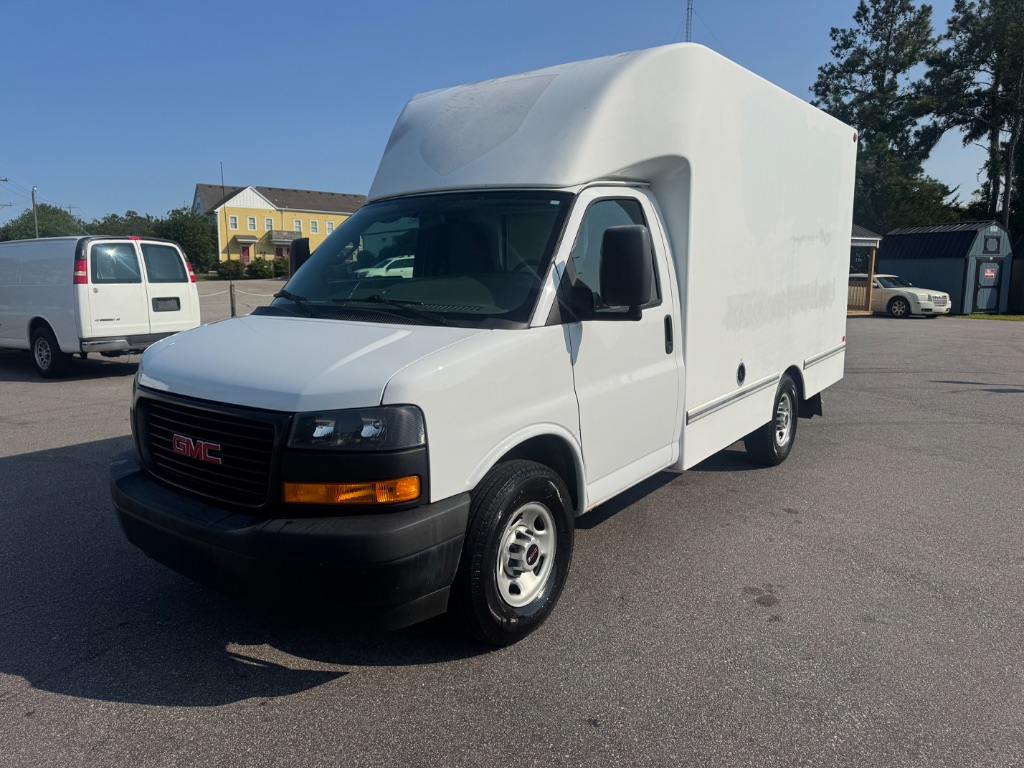 2021 GMC Savana Cutaway Work Van's photo