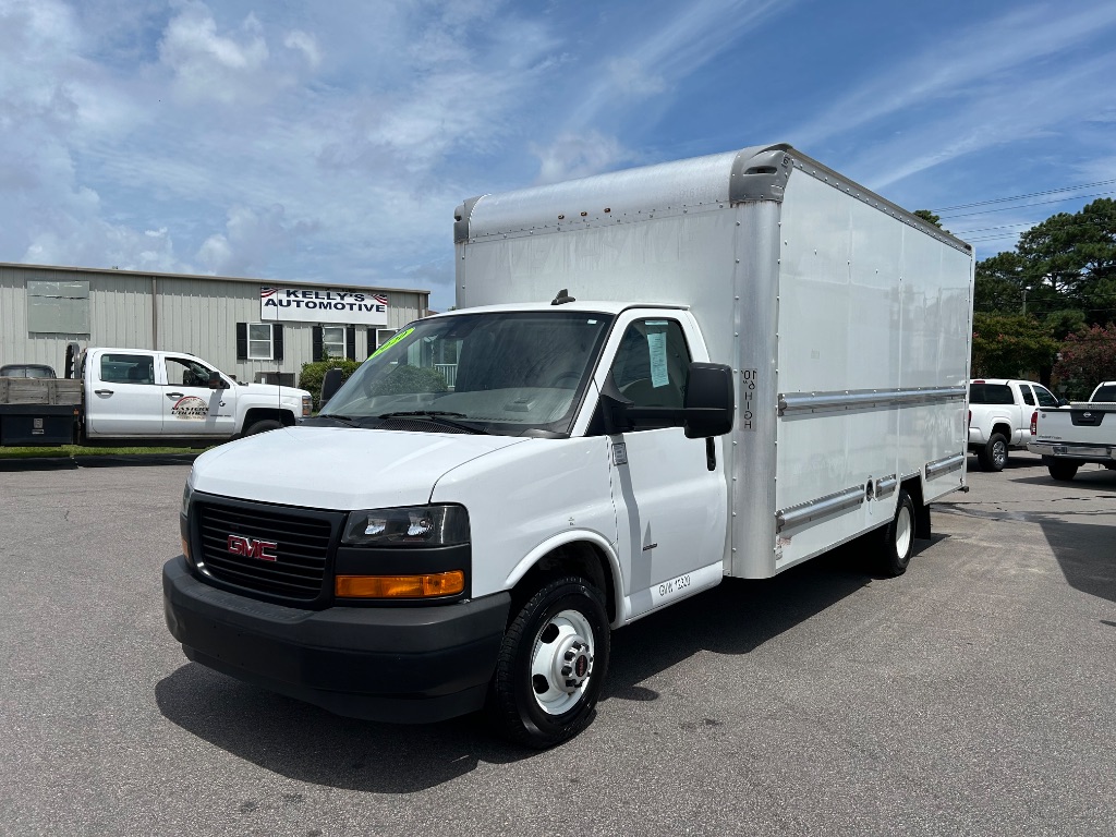 2020 GMC Savana Cutaway Work Van's photo