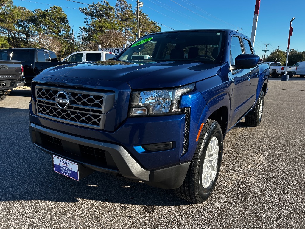 2022 Nissan Frontier SV's photo