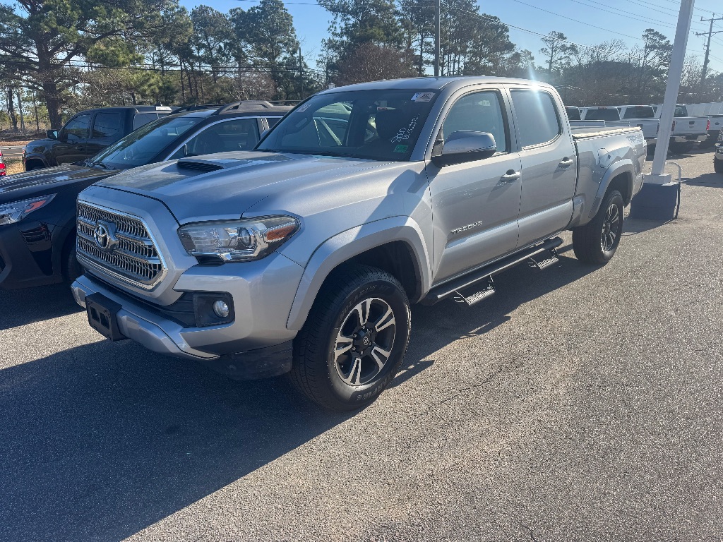 2017 Toyota Tacoma TRD Sport's photo