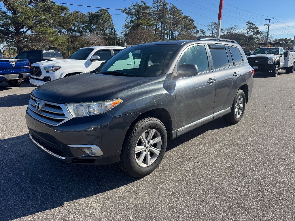 2013 Toyota Highlander Plus's photo