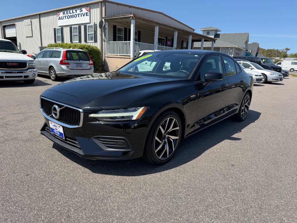 2019 Volvo S60 T6 Momentum AWD's photo