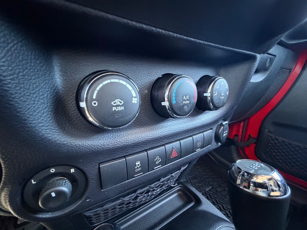 2014 Jeep Wrangler Sahara - Photo 12
