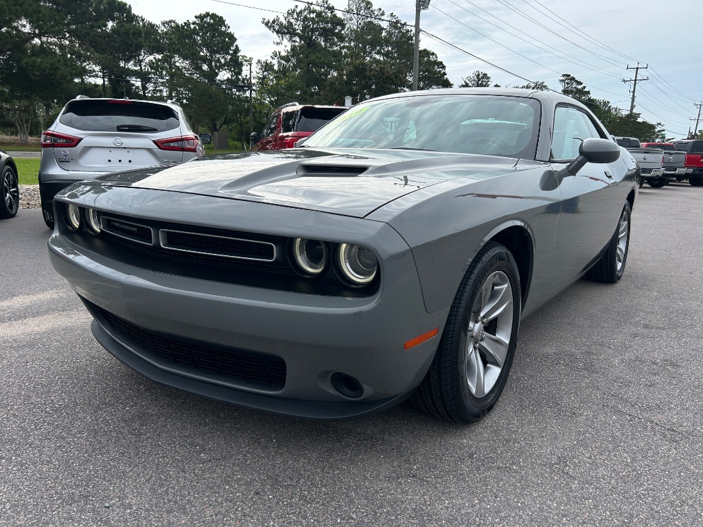 2019 Dodge Challenger SXT Auto's photo
